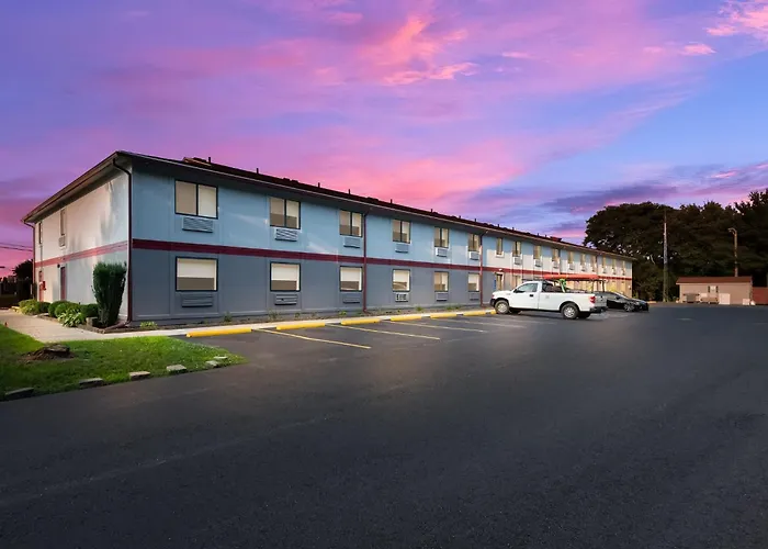 Red Roof Inn & Suites Vineland - Buena