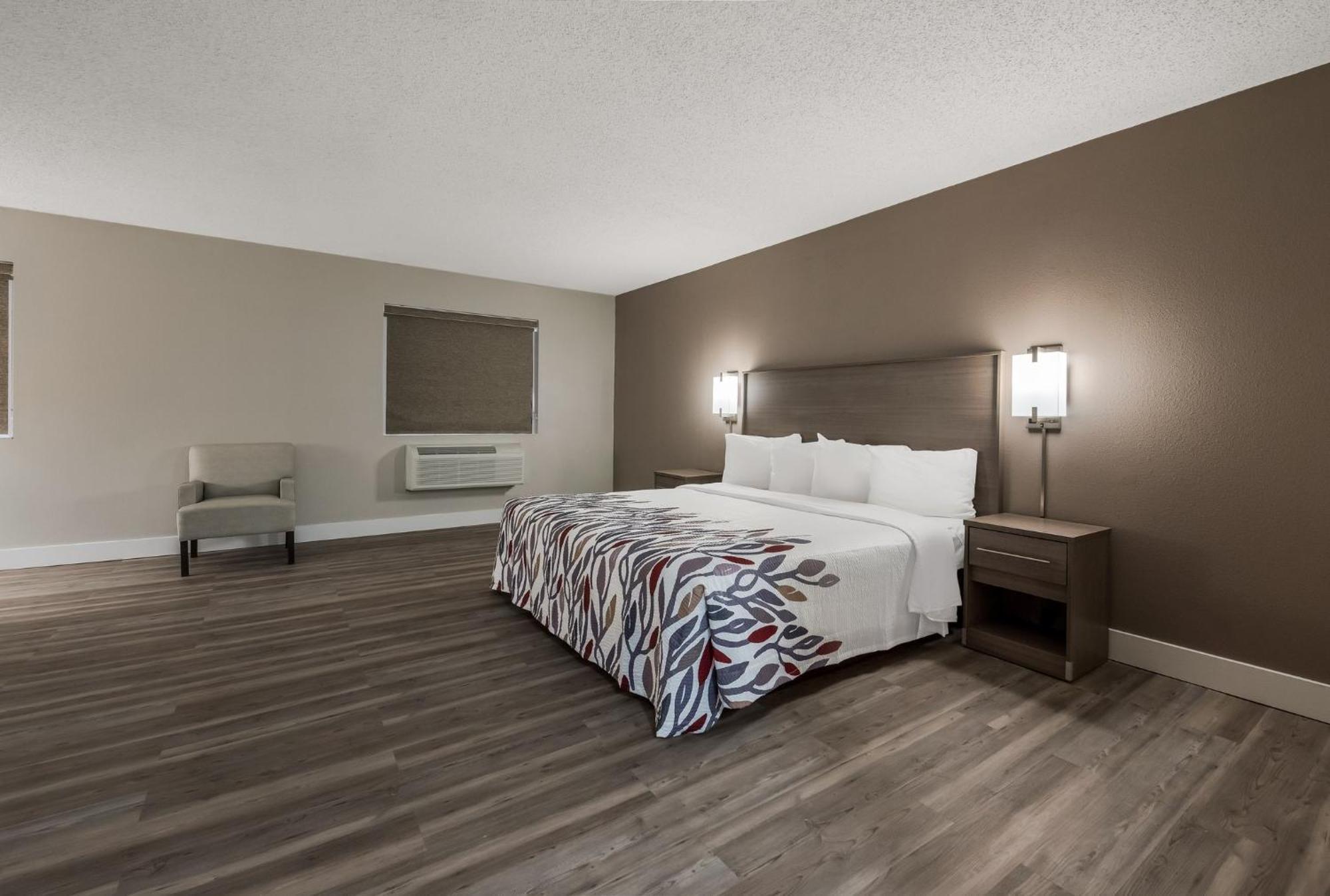 Hotel Red Roof & Vineland - Buena