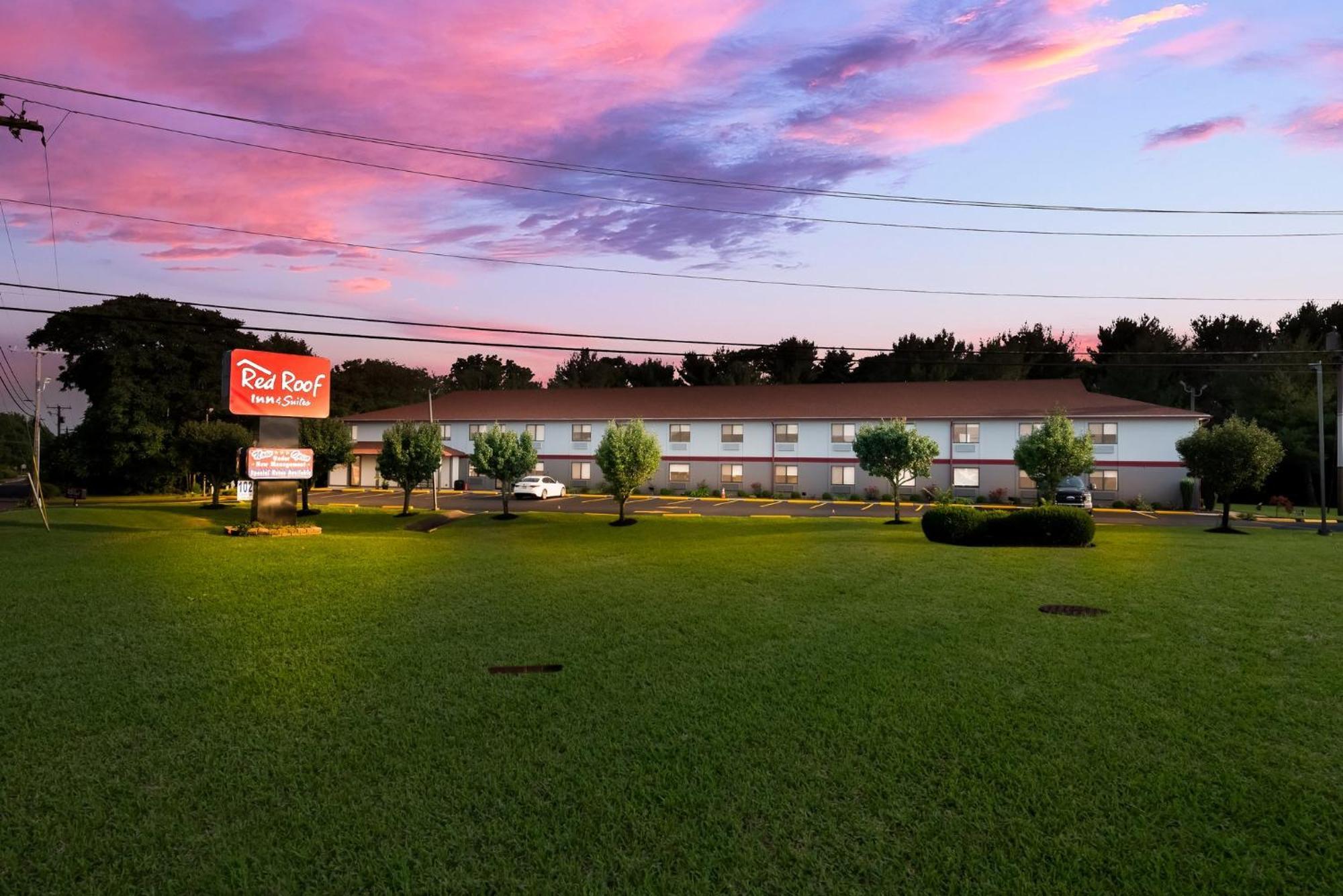 Red Roof & Vineland - Buena