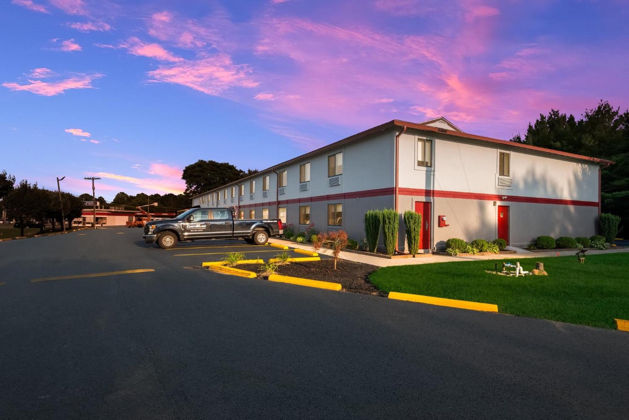 Red Roof & Vineland - Hotel 2*
