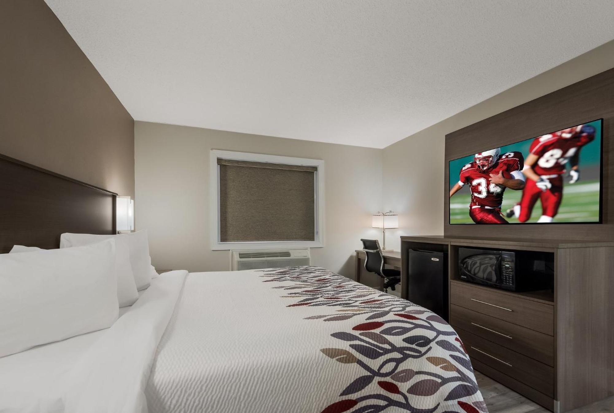 Red Roof & Vineland - Hotel Buena
