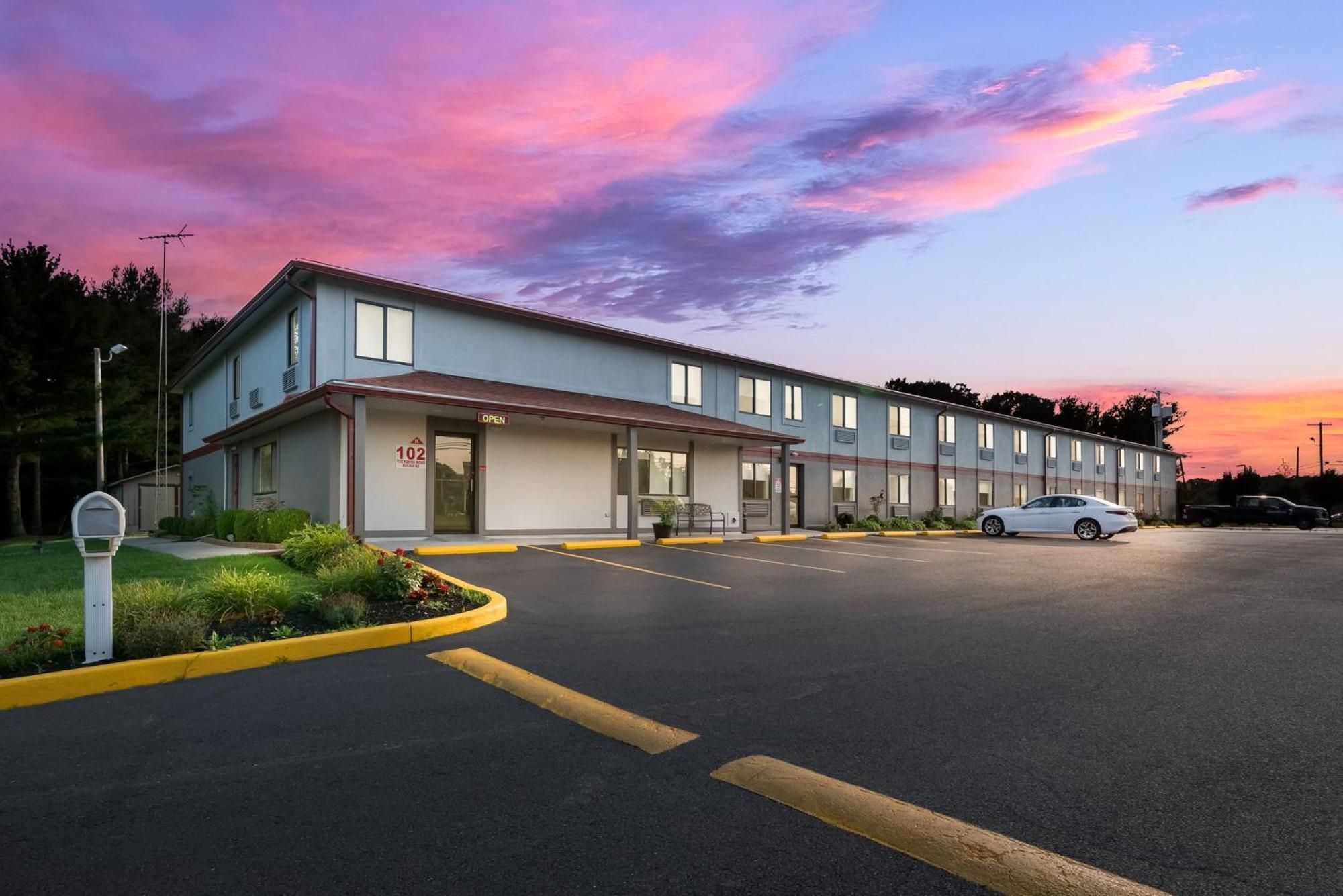 Hotel Red Roof & Vineland - Buena