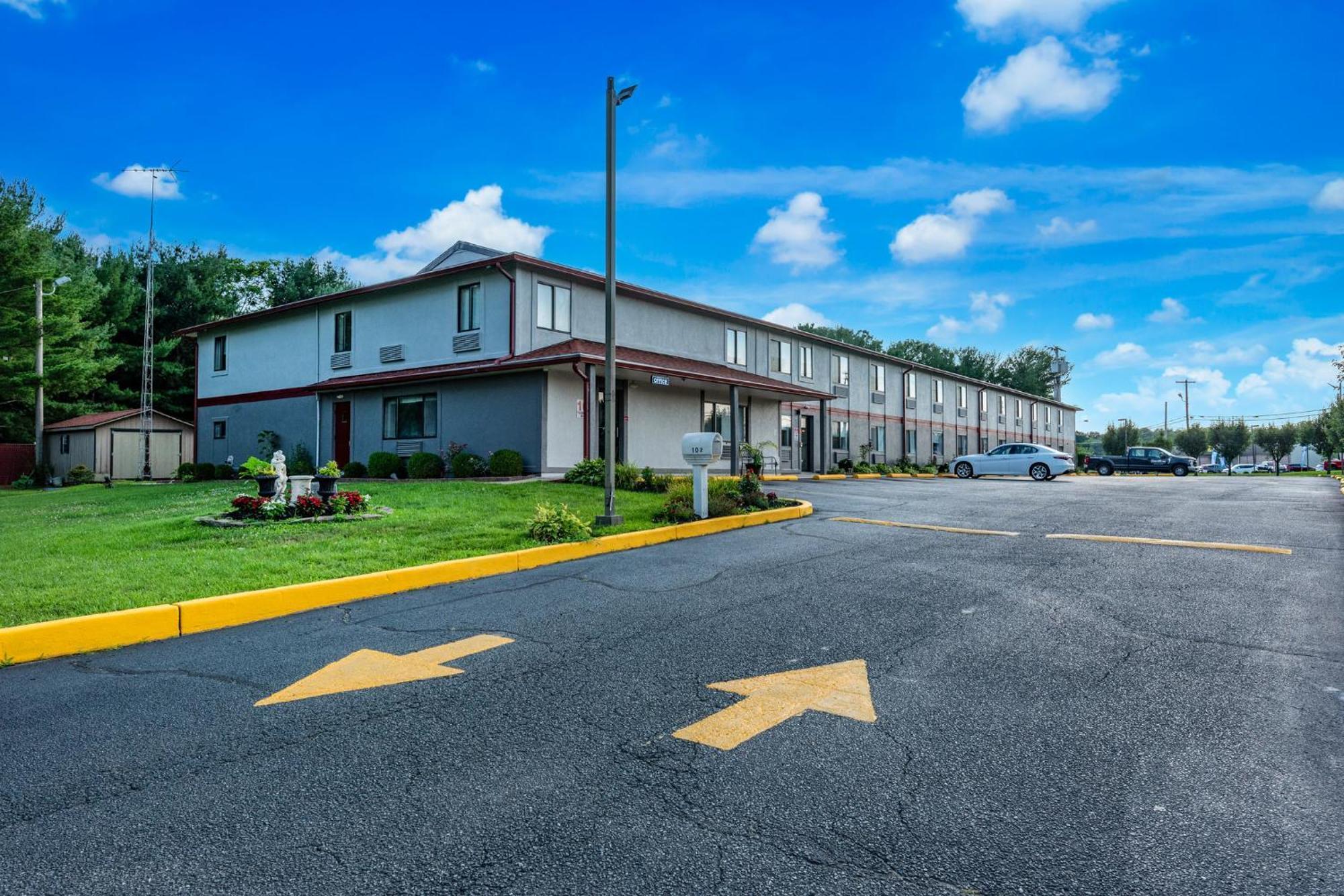 Red Roof & Vineland - 2* Buena