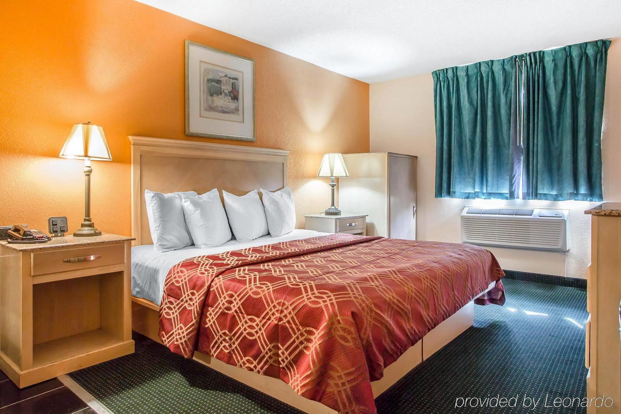 Red Roof & Vineland - Hotel