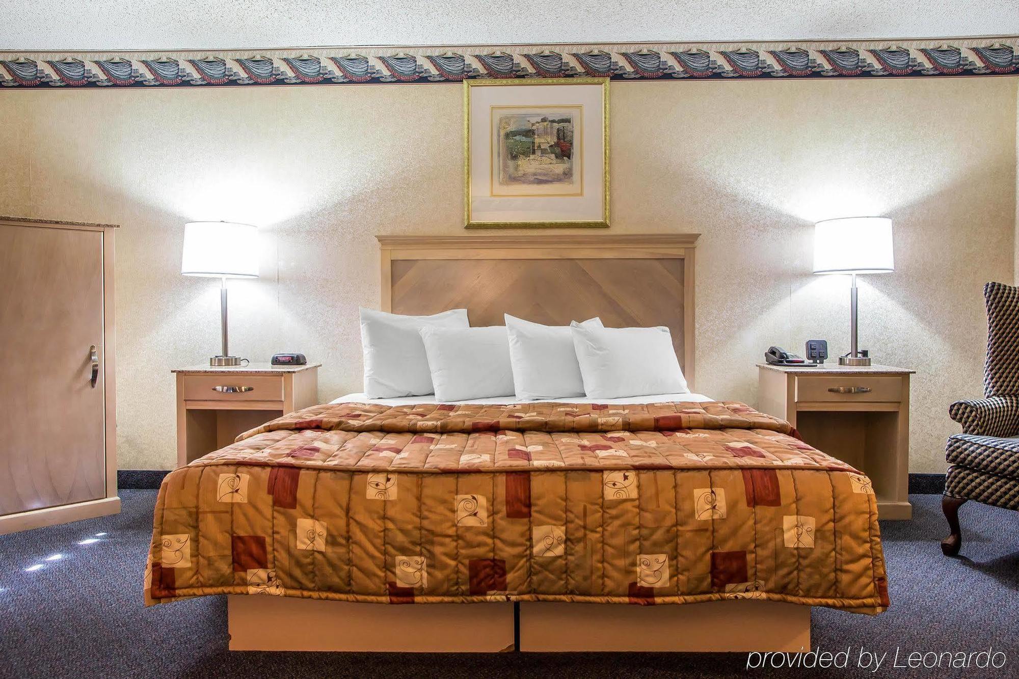 Red Roof & Vineland - Hotel 2*